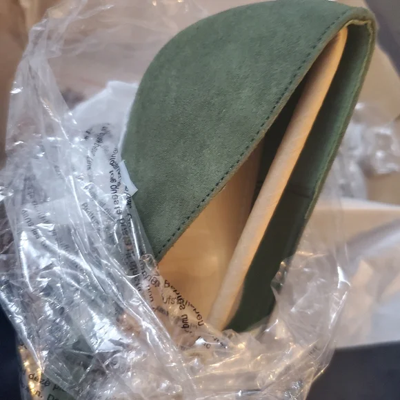 Fabletics Suede Stiletto Pointed heels - Picture 5 of 7